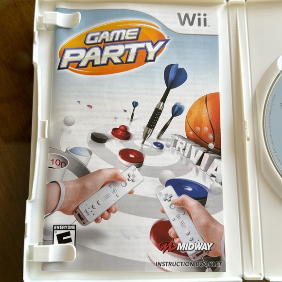 Midway Wii Game party video game including darts, shuffleboard, and table hockey - Picture 3 of 4